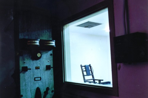 Dimly lit photograph of an executioner's room in a correctional facility